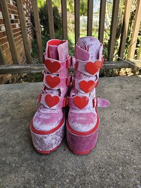 YRU Dune Lo Heart Velvet Boots Pink/Red Size 9